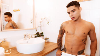 Hart im Nehmen im Badezimmer